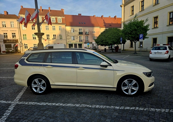 Volkswagen Passat cena 36999 przebieg: 380000, rok produkcji 2015 z Góra małe 497